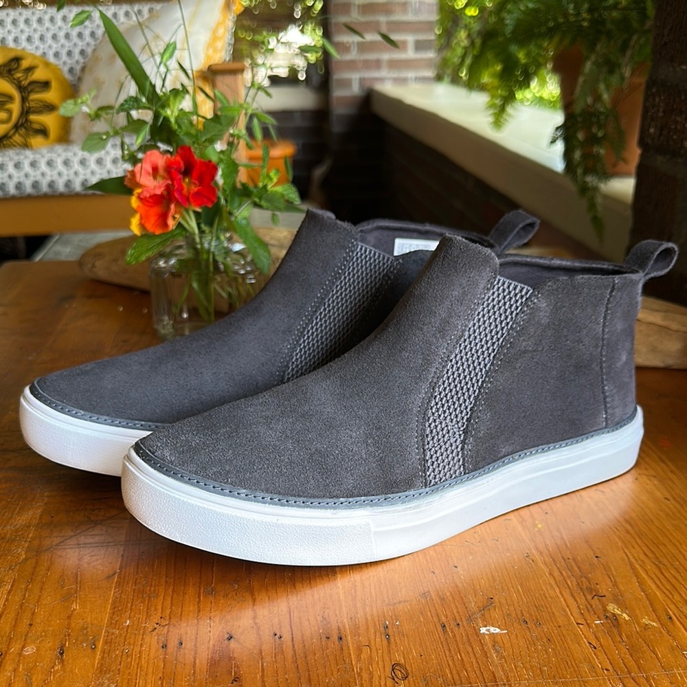 Toms Bryce high top dark gray suede slip on platform sneaker. Size 10